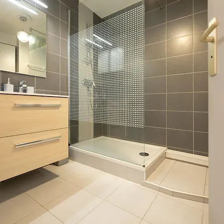 Appartamento 1 Avec Balcon, Face à La - Fr-1-197-592 *