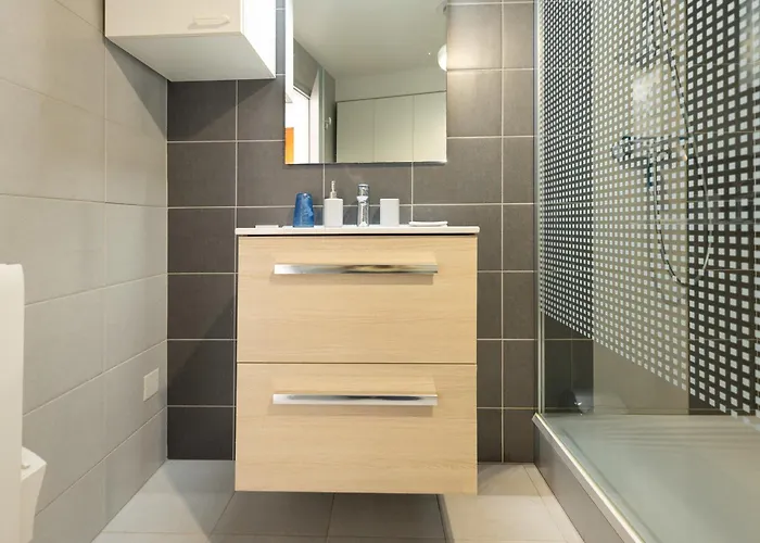 1 Avec Balcon, Face A La - Fr-1-197-592 *